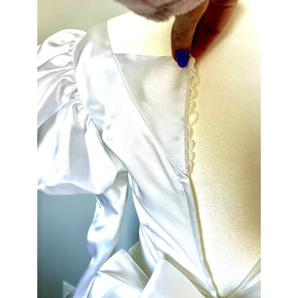 VINTAGE WEDDING DRESS Preference Satin Beaded Puff-Sleeves Bustle-bow Train Sz 1 - Picture 9 of 13